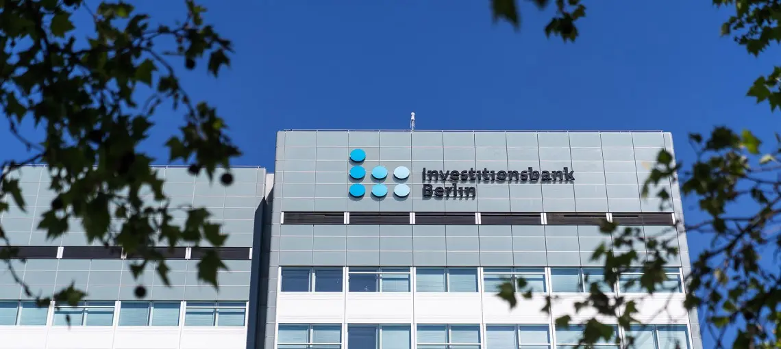 Background separator